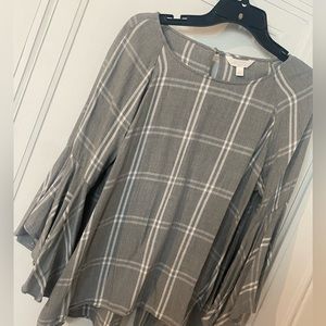 Grey & white women’s top